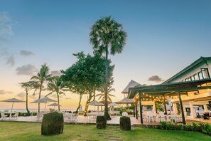 Breakfast, lunch, dinner served; beach views - Legong Keraton Beach Hotel (Canggu)