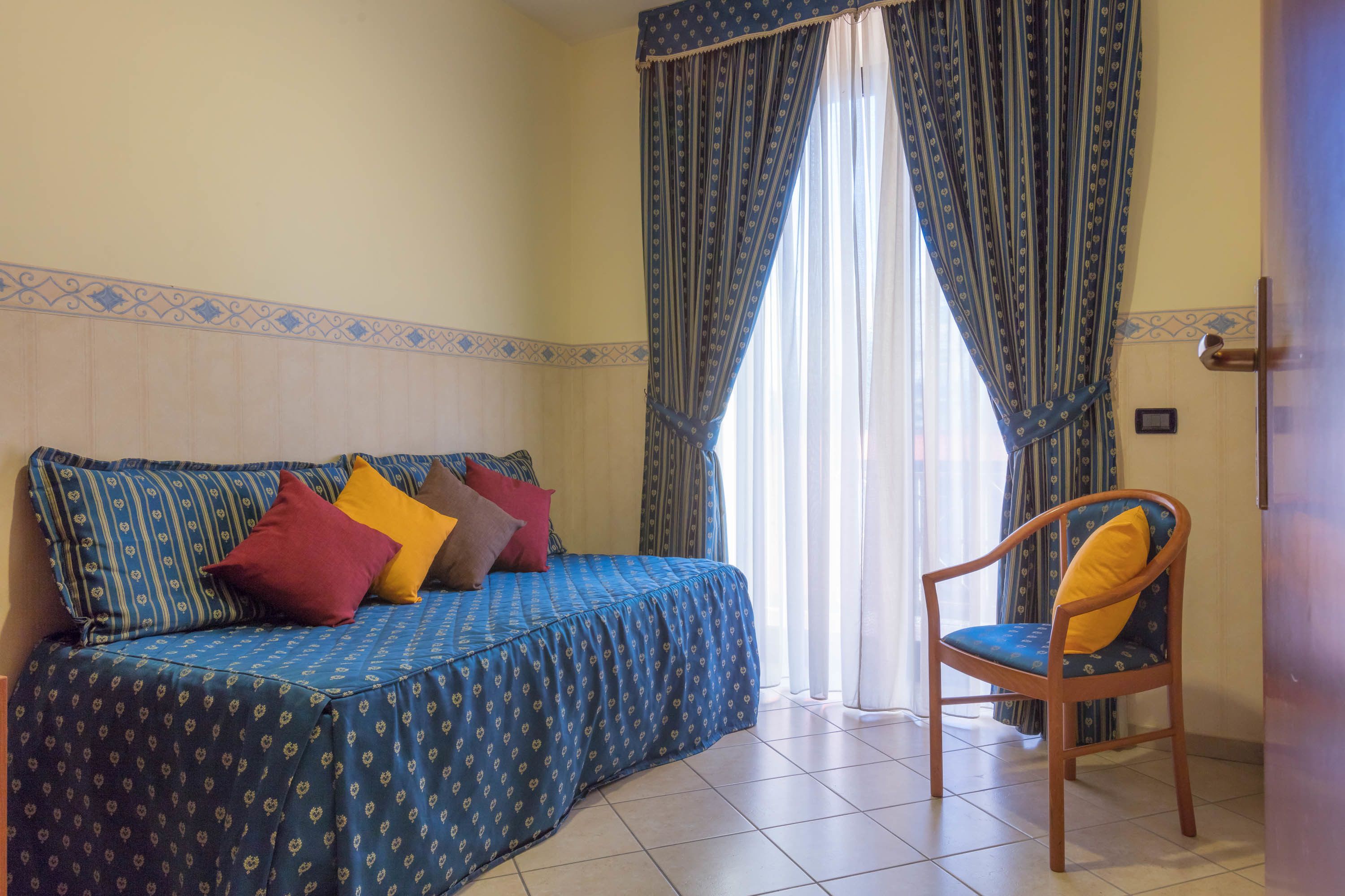 family apartment, 2 bedrooms | 1 bedroom, hypo-allergenic bedding, in-room safe, desk