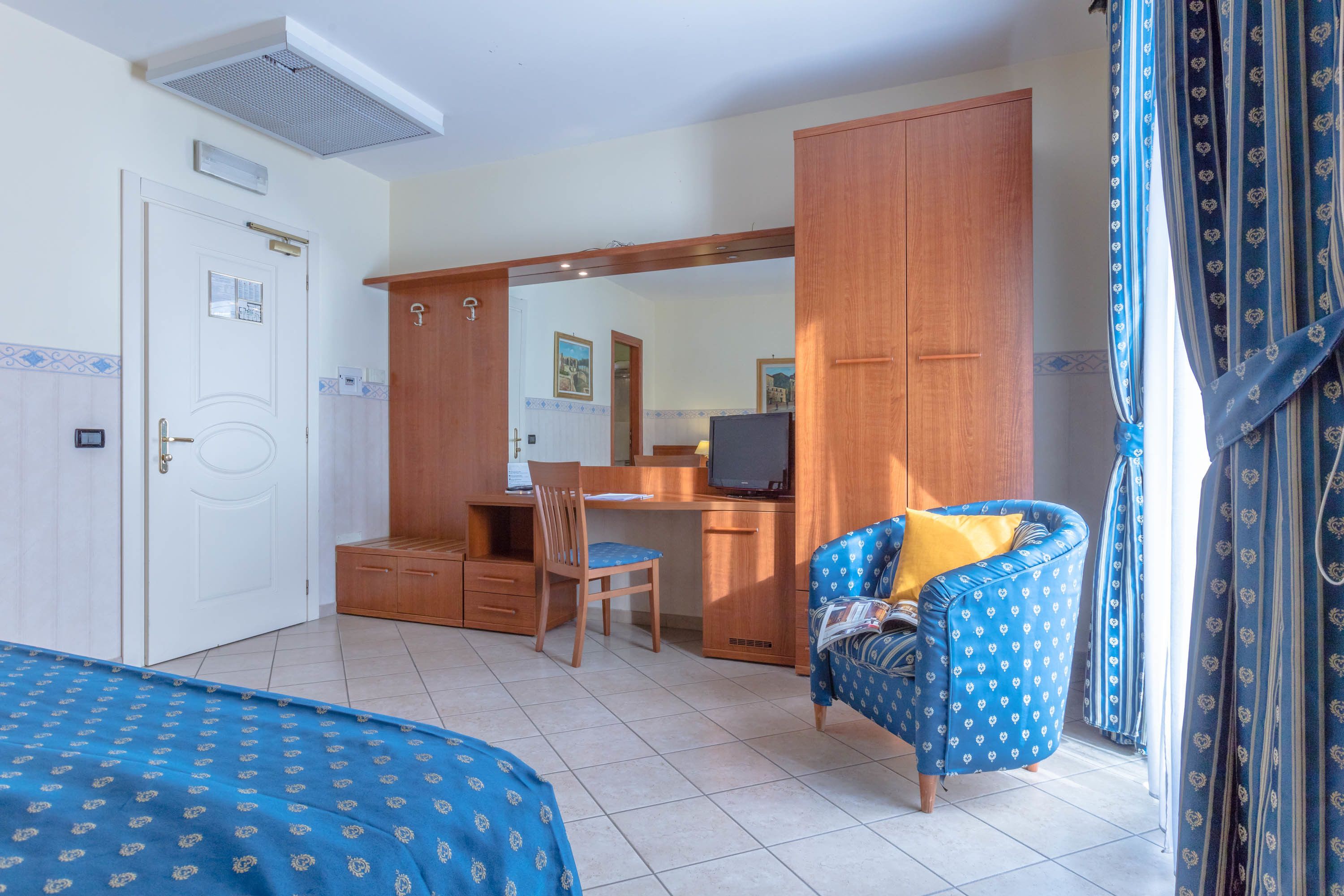 superior double or twin room | 1 bedroom, hypo-allergenic bedding, in-room safe, desk