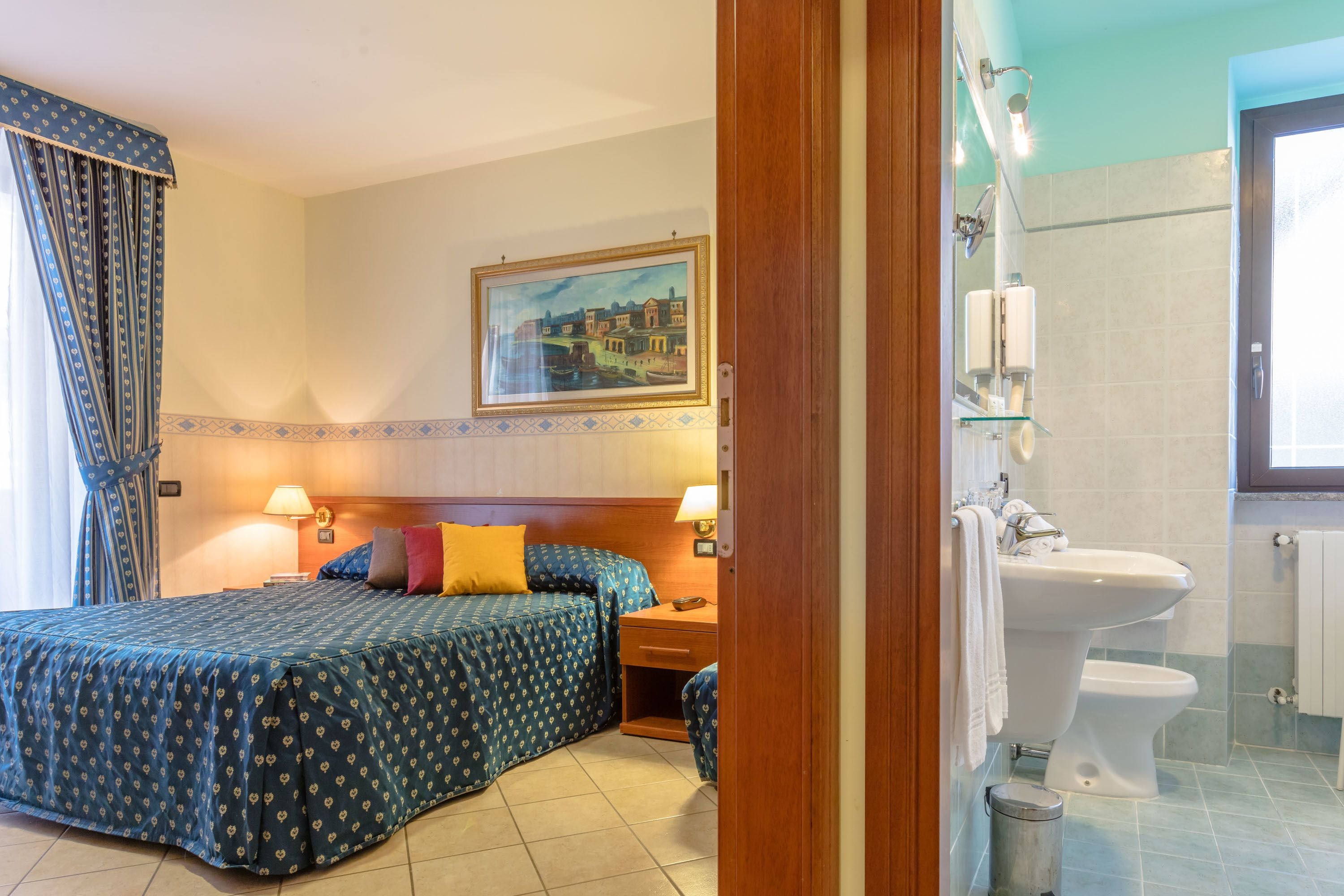 suite | 1 bedroom, hypo-allergenic bedding, in-room safe, desk