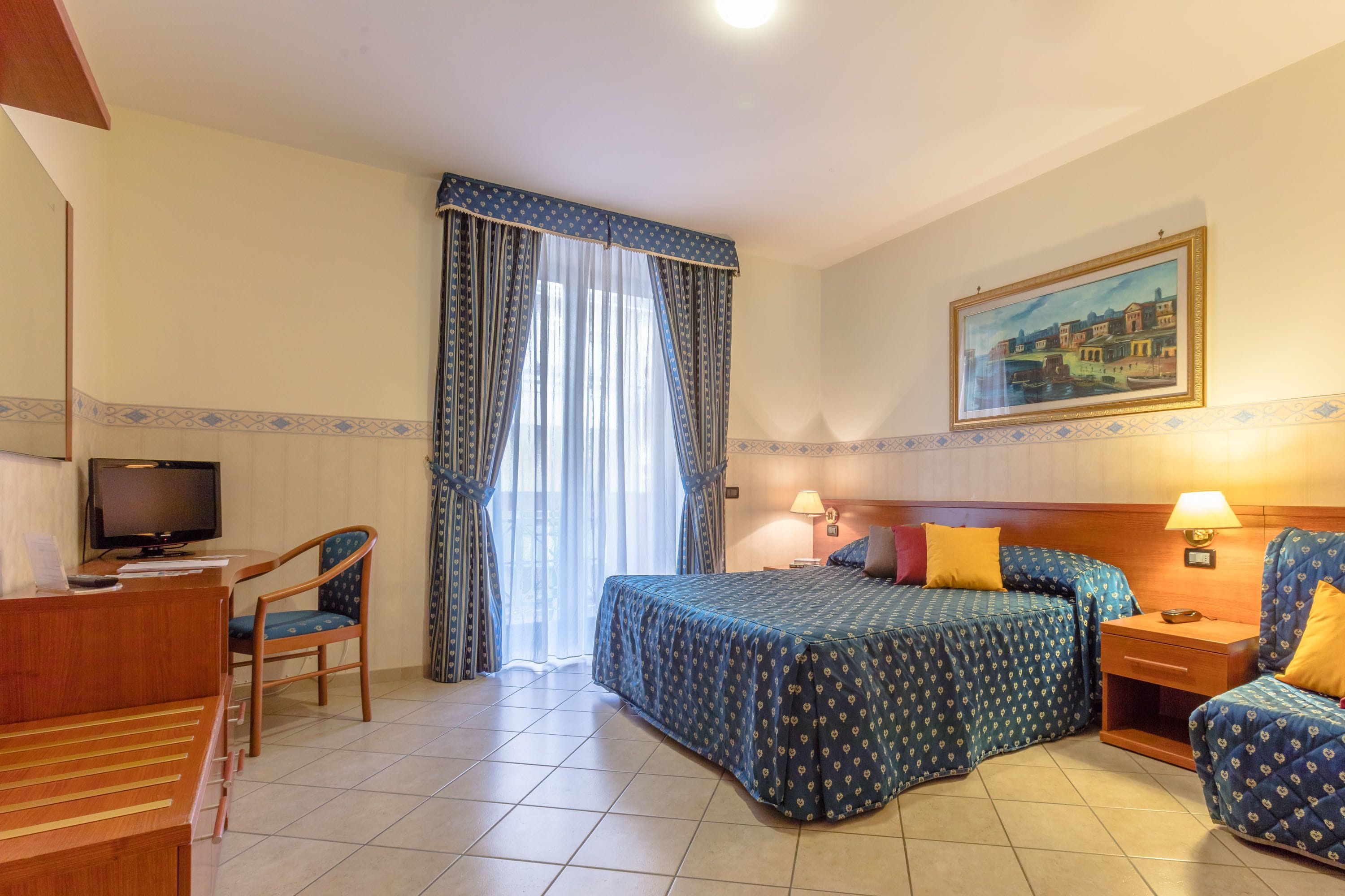 suite | 1 bedroom, hypo-allergenic bedding, in-room safe, desk