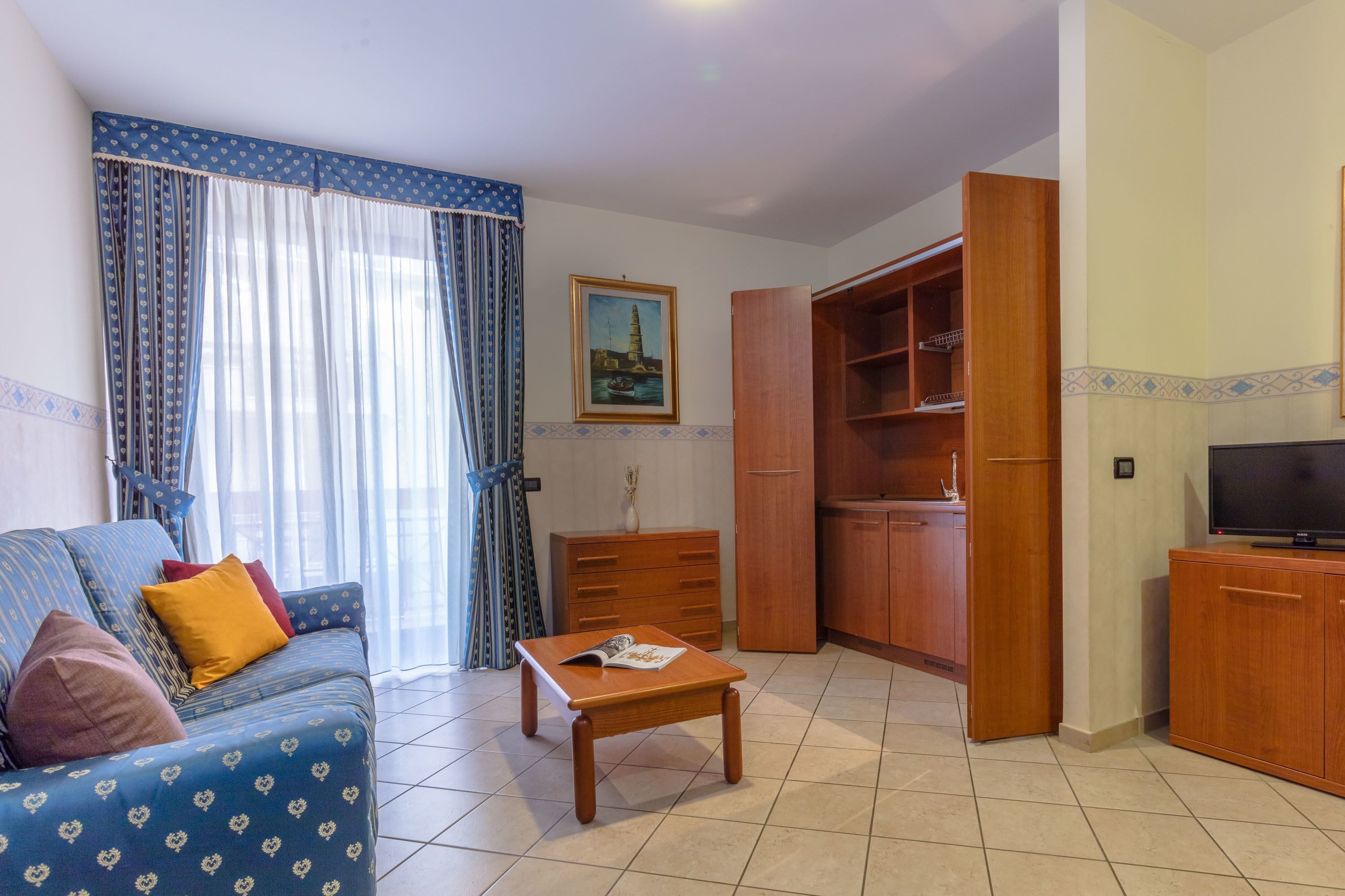 suite | living area | lcd tv