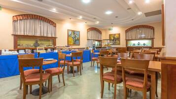 Petit déjeuner buffet compris tous les jours