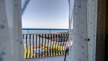 Chambre Supérieure Double ou avec lits jumeaux, vue mer | Coffres-forts dans les chambres, bureau, chambres insonorisées