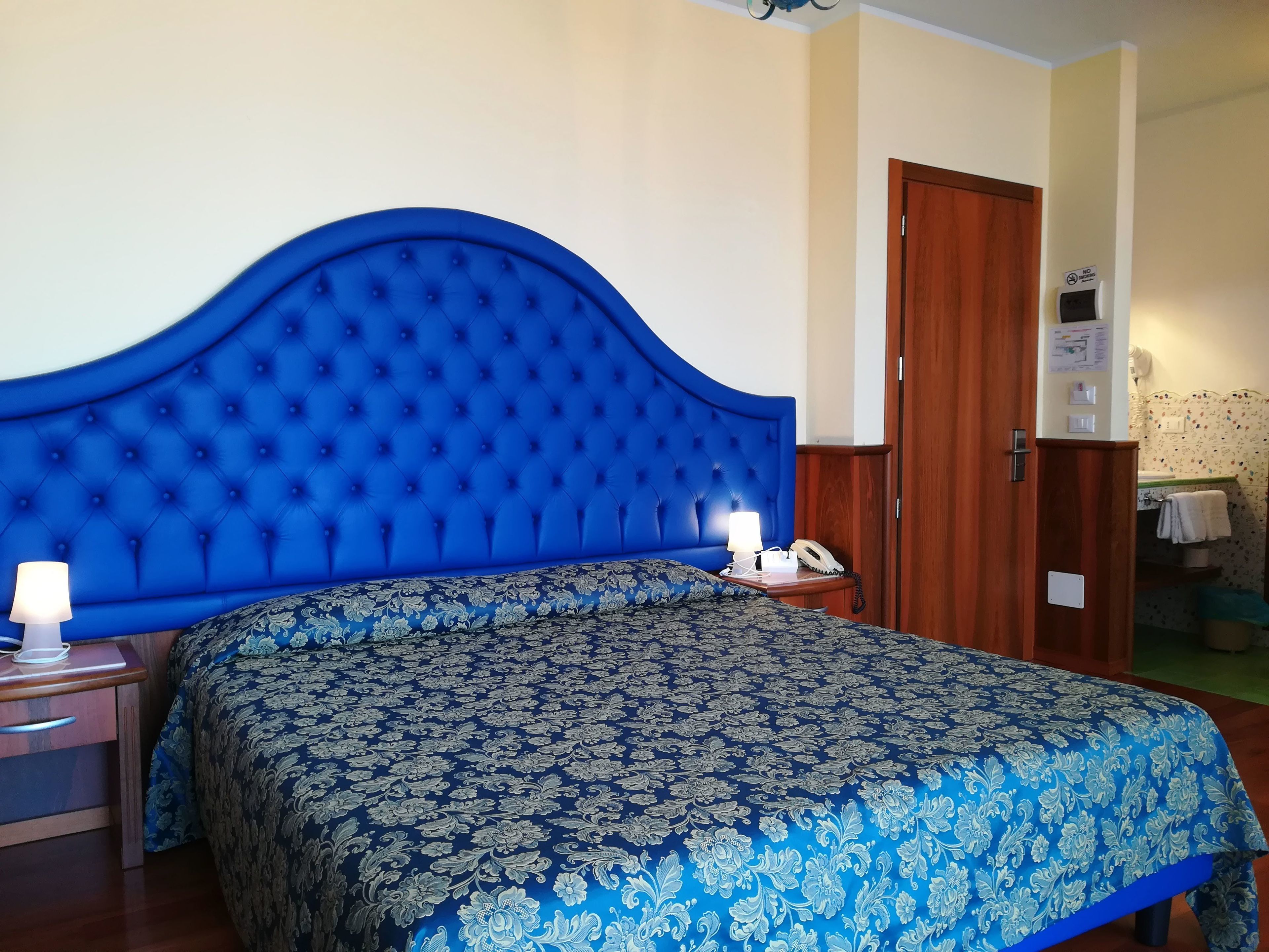 Coffres-forts dans les chambres, bureau, chambres insonorisées