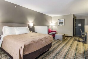 Pillowtop beds, desk, blackout drapes, soundproofing - Quality Inn & Suites Grove City - Outlet Mall (Mercer)