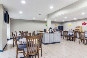 Free daily buffet breakfast - Quality Inn & Suites Grove City - Outlet Mall (Mercer)