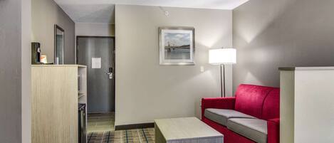 Pillowtop-Betten, Schreibtisch, Verdunkelungsvorhänge