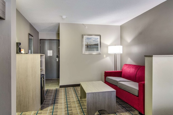 Pillowtop beds, desk, blackout drapes, soundproofing