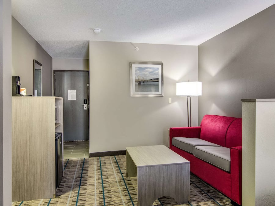 Pillowtop beds, desk, blackout drapes, soundproofing