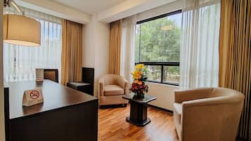 Junior Suite | Premium bedding, down comforters, Select Comfort beds, in-room safe