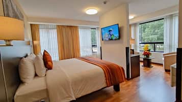 Junior Suite | 1 bedroom, premium bedding, down comforters, in-room safe