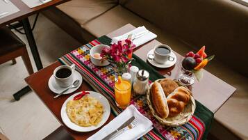 Desayuno bufé gratuito y diario