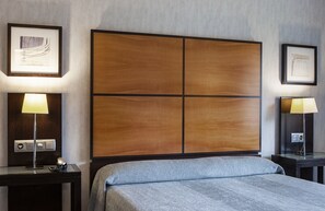 Minibar, coffre-fort, bureau