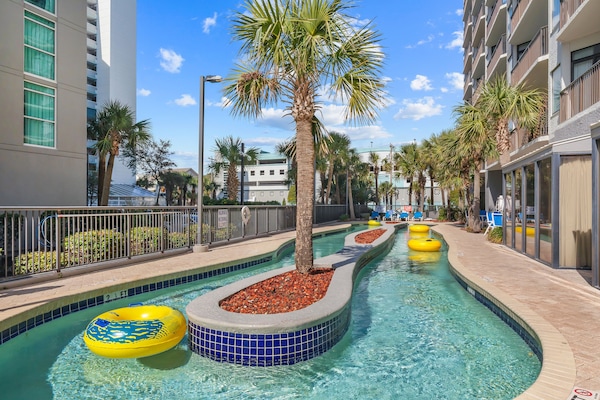 Una piscina techada, 2 piscinas al aire libre