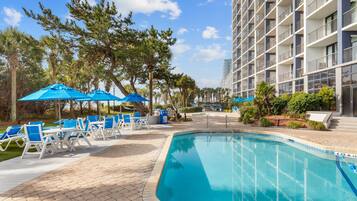 Indoor pool, 2 outdoor pools