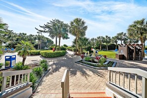 Property grounds - Beach Colony Resort (Myrtle Beach)