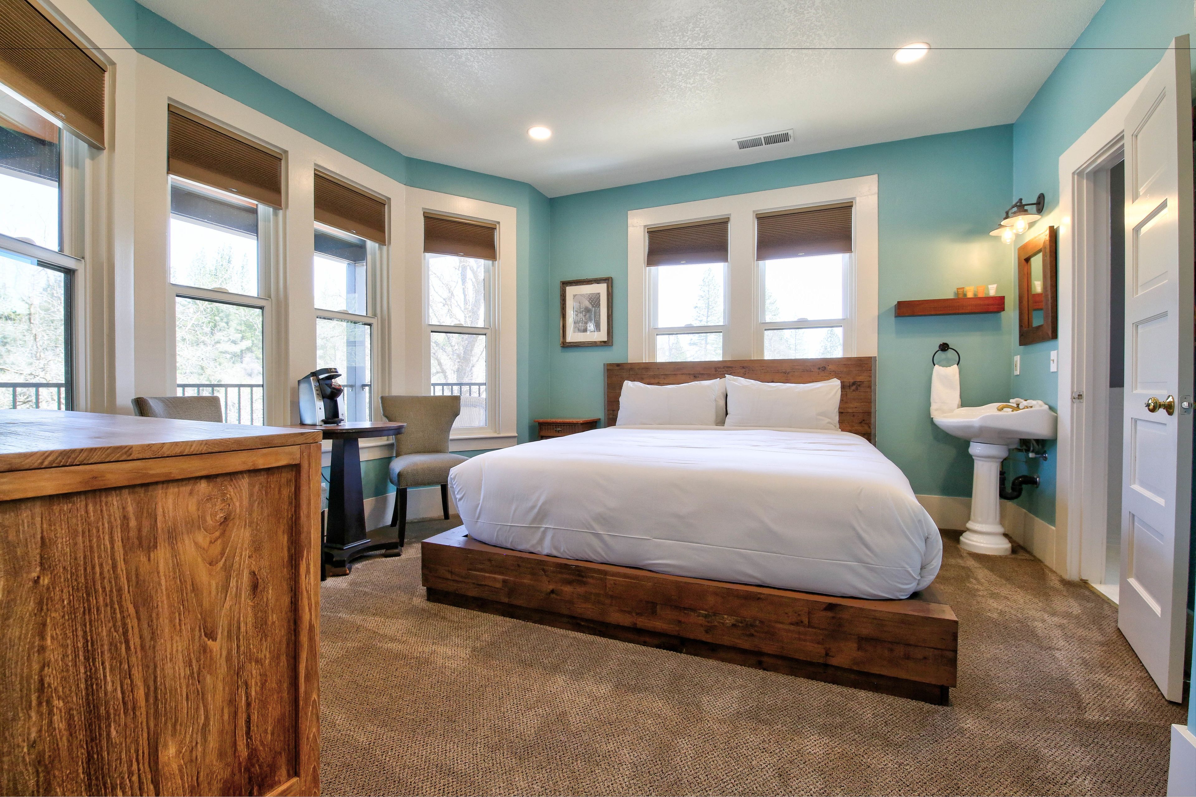 华丽客房, 1 张特大床, 无烟房, 私人浴室 | 迷你吧、特色装修、特色家居、熨斗/熨板