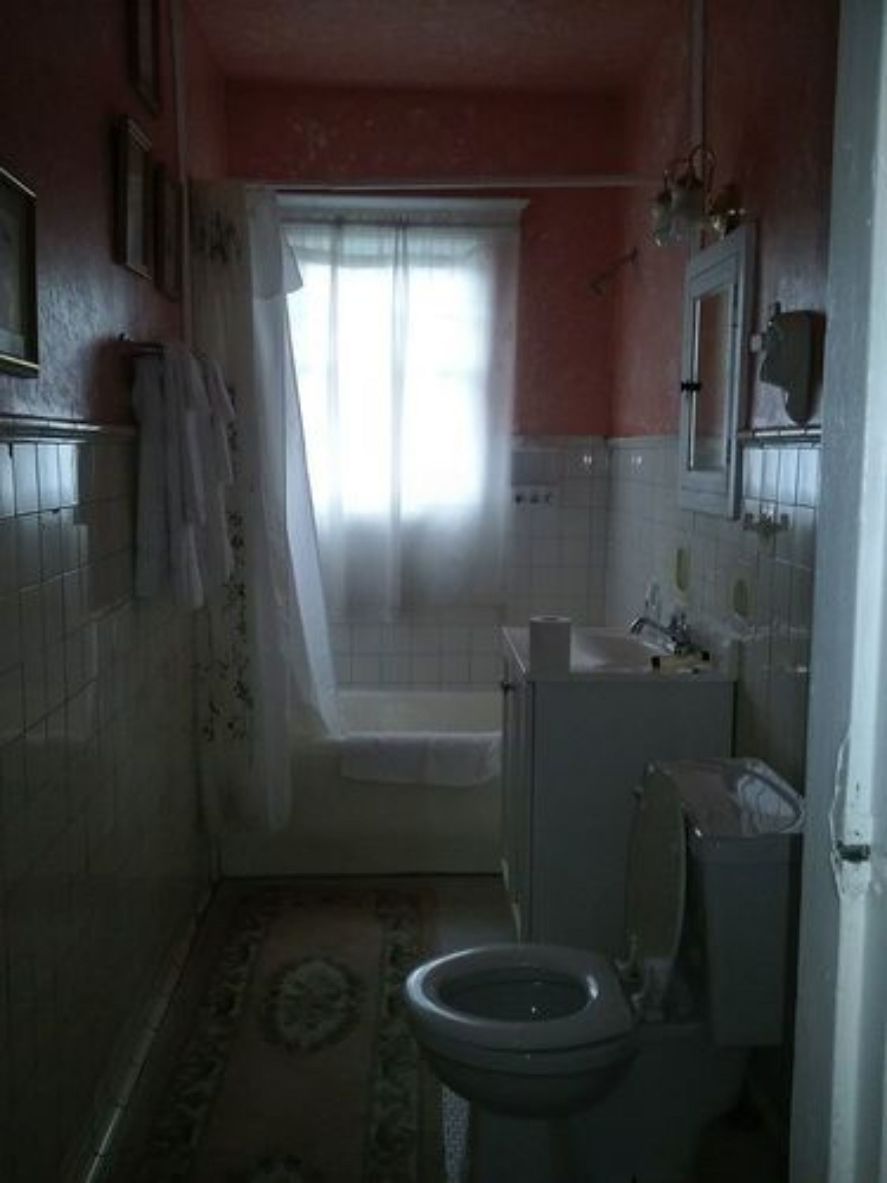 A small bathroom with a toilet, sink, and bathtub.