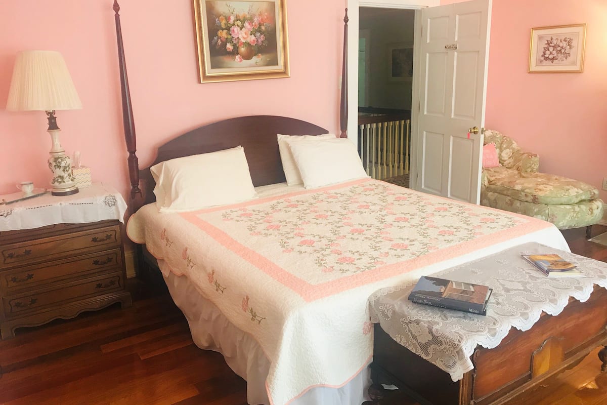 Habitación, baño privado (Grandma Sallie Mae) | Tabla de planchar con plancha y wifi gratis