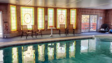 Indoor pool, sun loungers