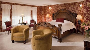 Suite, 1 King-Bett (Jacuzzi and Fireplace) | 1 Schlafzimmer, individuell dekoriert, Bügeleisen/Bügelbrett