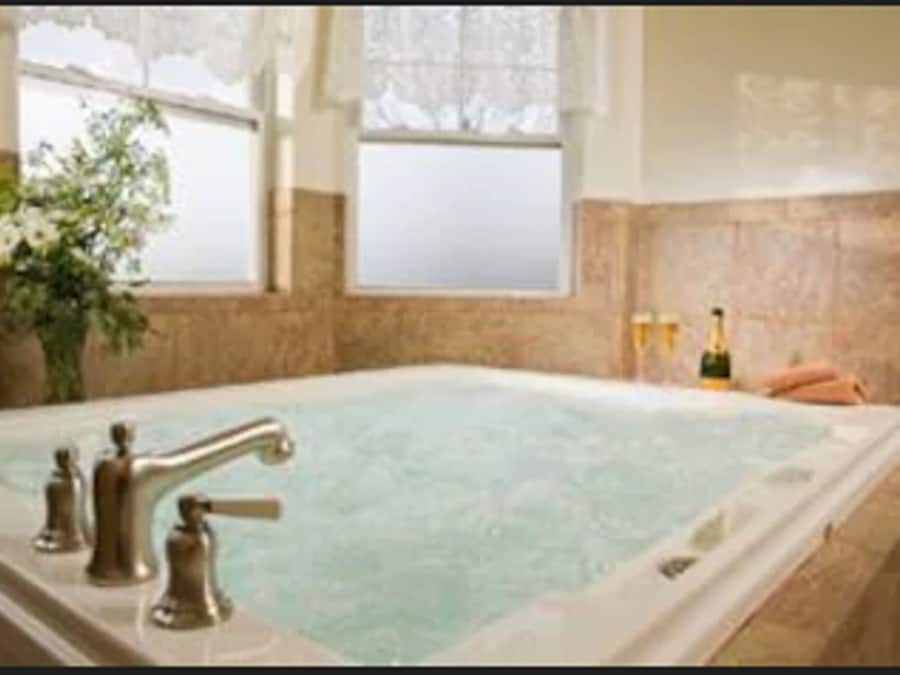 Suite, 1 King Bed (Jacuzzi and Fireplace) | Jetted bathtub