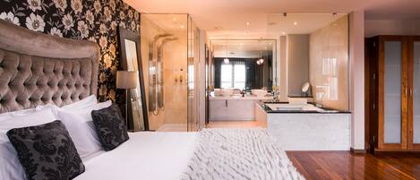 Suite présidentielle, 1 trÚs grand lit, baignoire à jets | Literie de qualité, minibar, coffre-fort, décor unique