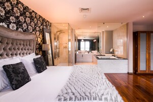 总统套房, 1 张特大床, 按摩浴缸 | 高档床上用品、迷你吧、客房内保险箱、特色装修