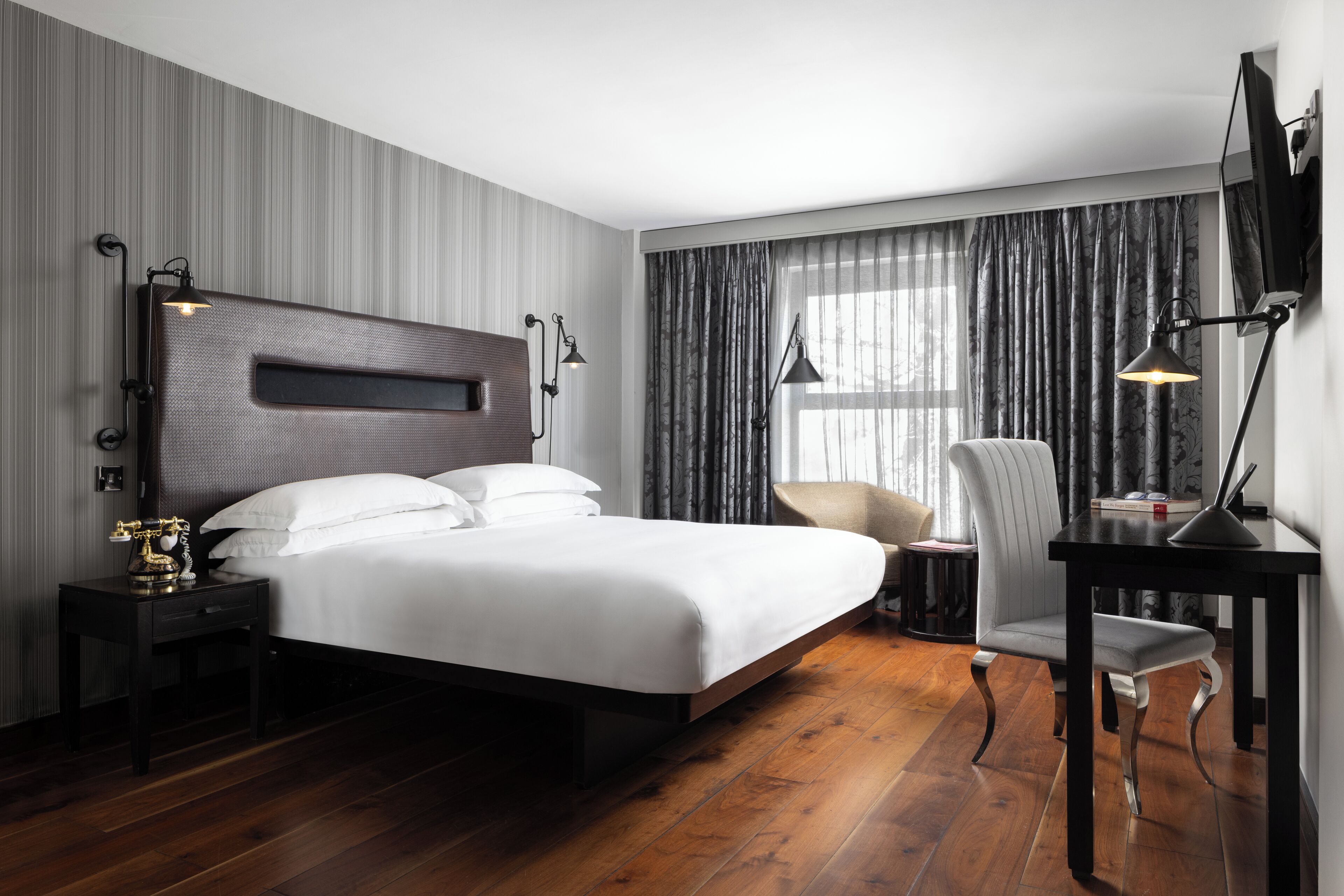 Ropa de cama de alta calidad y minibar 