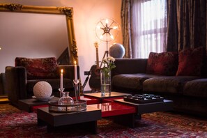 Presidential-Suite, 1 King-Bett, Whirlpool | Hochwertige Bettwaren, Minibar, Zimmersafe, individuell dekoriert