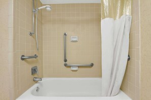 Bathroom - Super 8 by Wyndham Oxford (Oxford)