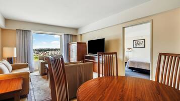 Caja de seguridad en la habitación y escritorio