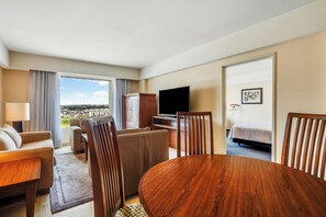Suite – junior | Safe på rommet, skrivebord, strykejern/-brett og barnesenger (inkludert)