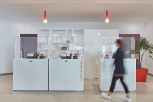 入住/退房自助服务终端