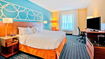 Literie de qualité supérieure, bureau, fer et planche à repasser