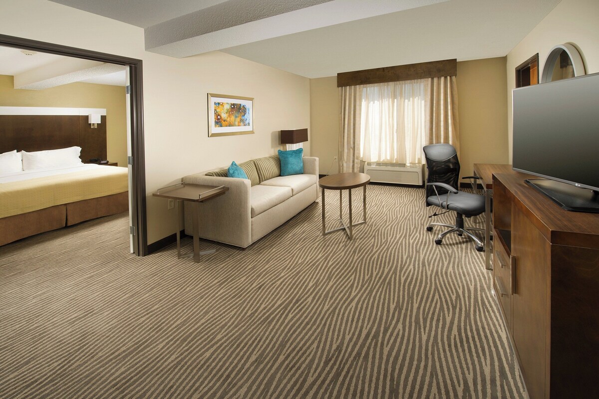 Suite, 1 King Bed with Sofa bed | In-room safe, desk, blackout drapes, iron/ironing board