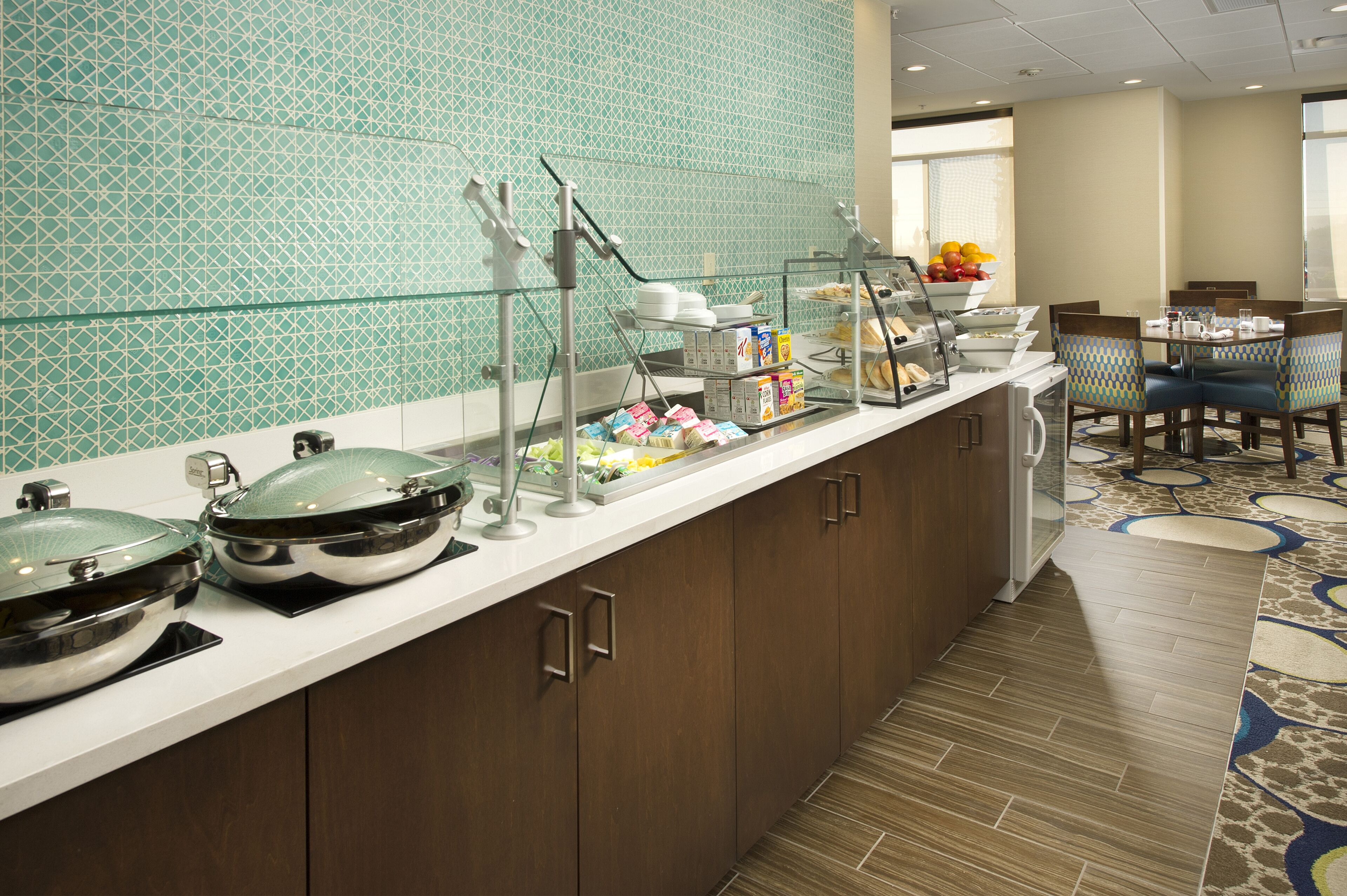 daily cooked-to-order breakfast (usd 9.95 per person)