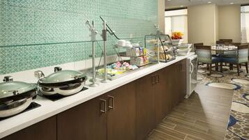 Colazione servita nei giorni feriali (9.95 USD a persona)