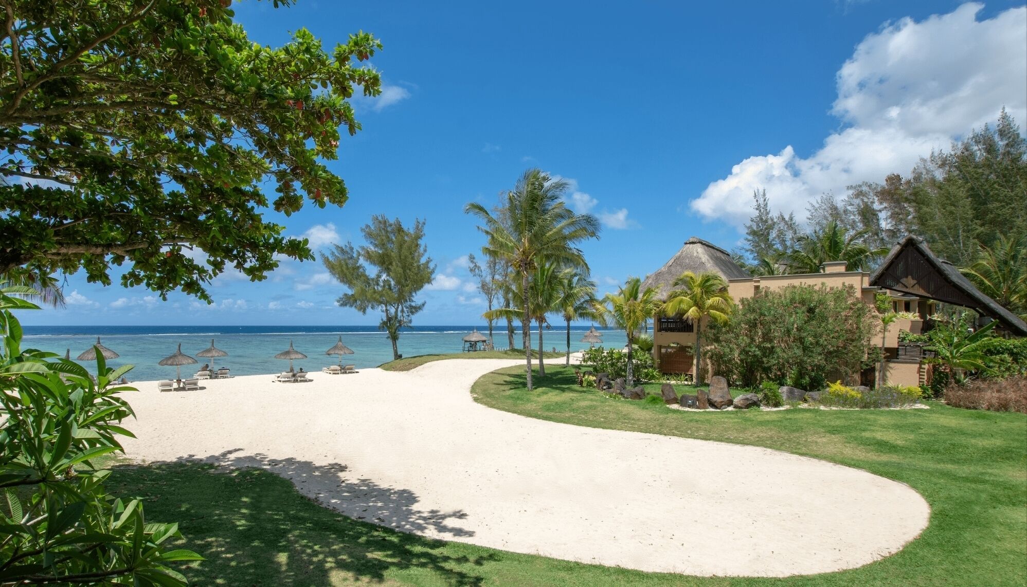 Egyptian cotton sheets, premium bedding, down duvets, minibar