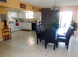 Caja de seguridad en la habitación y decoración personalizada 