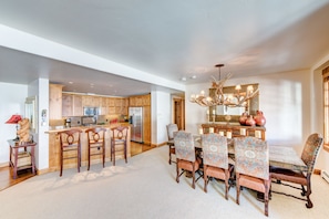 In-room dining - WestWall Lodge (Crested Butte)