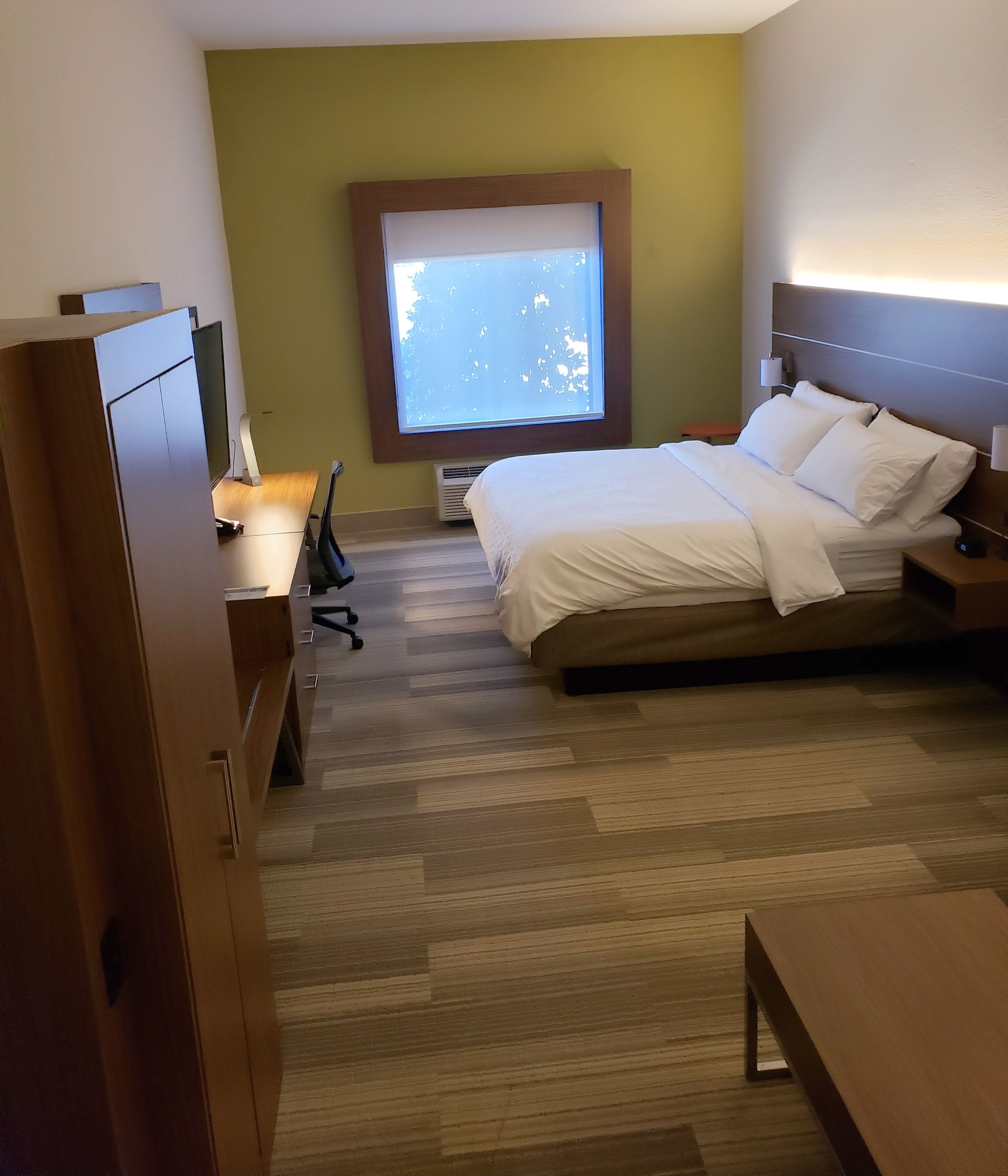 premium bedding, in-room safe, desk, blackout curtains