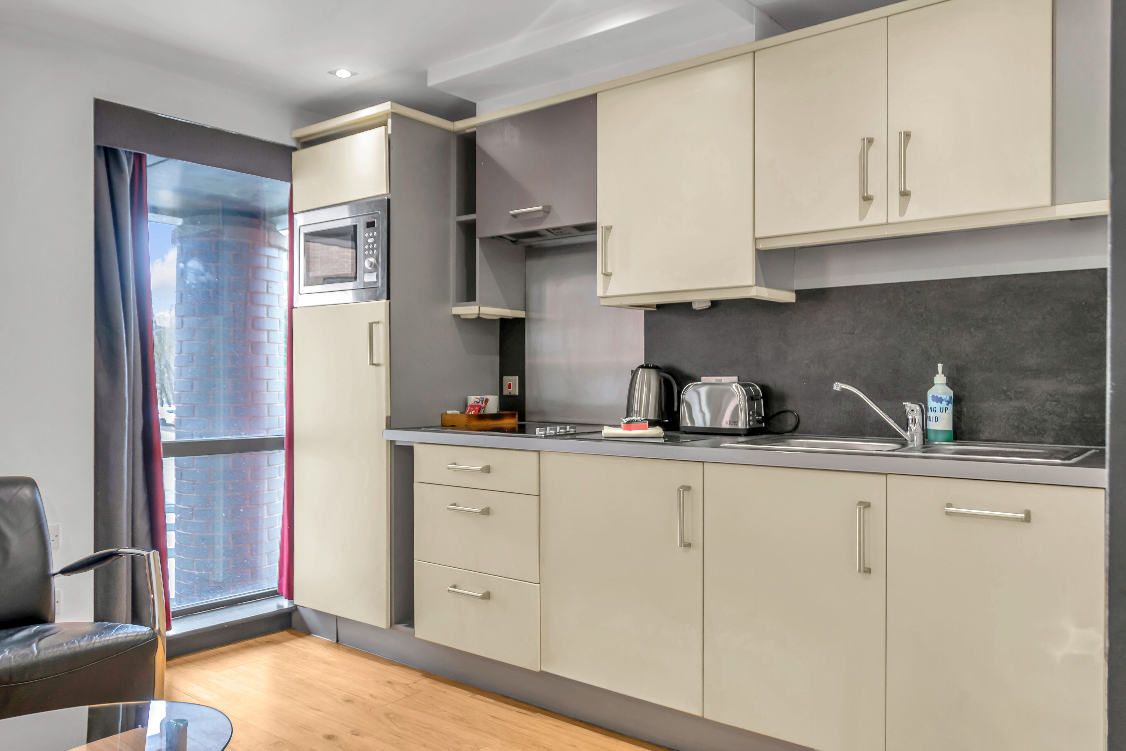 twin grande studio | private kitchen | full-sized fridge, microwave, stovetop, dishwasher