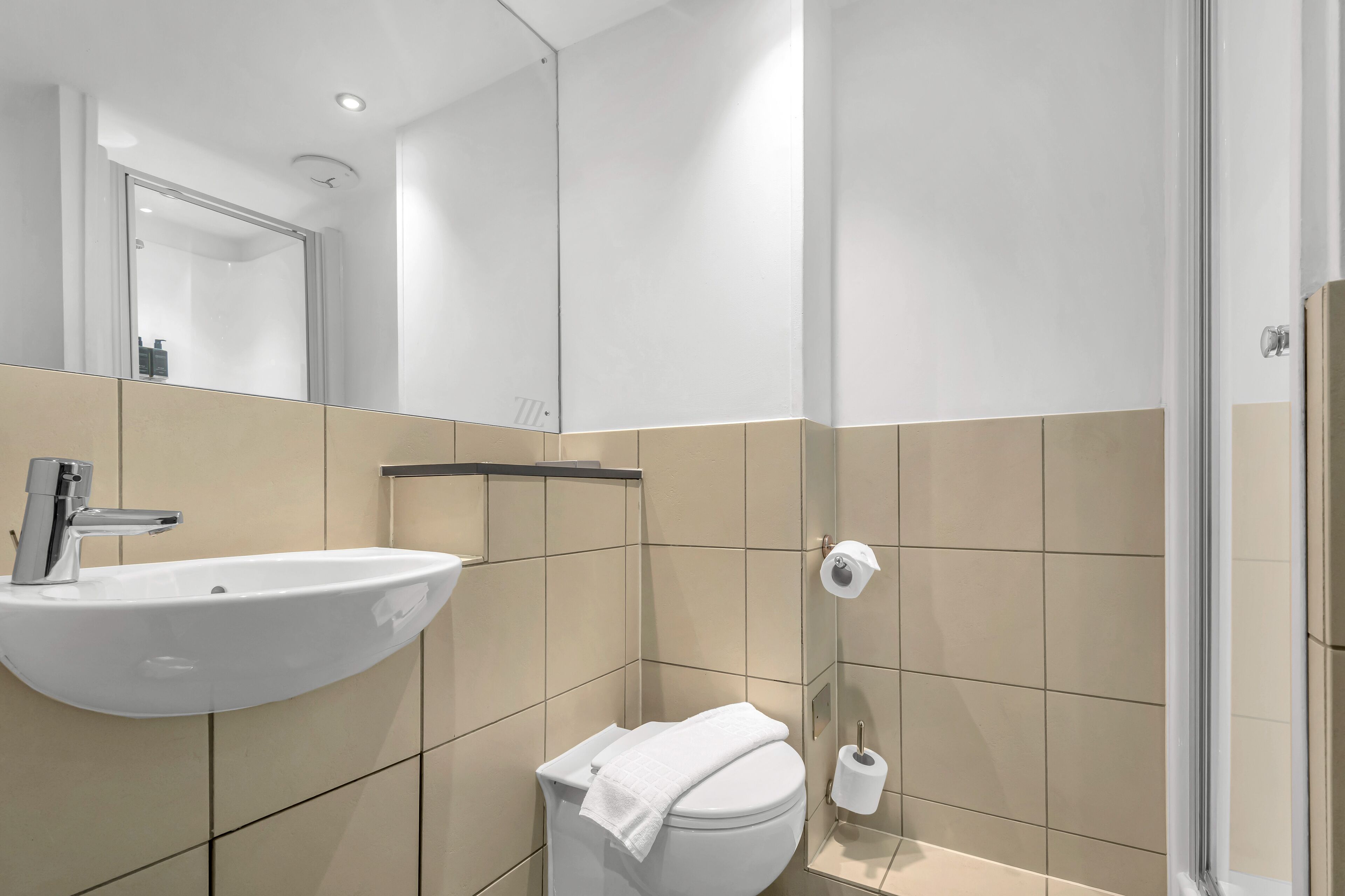 twin grande studio | bathroom | shower, free toiletries, hair dryer, towels