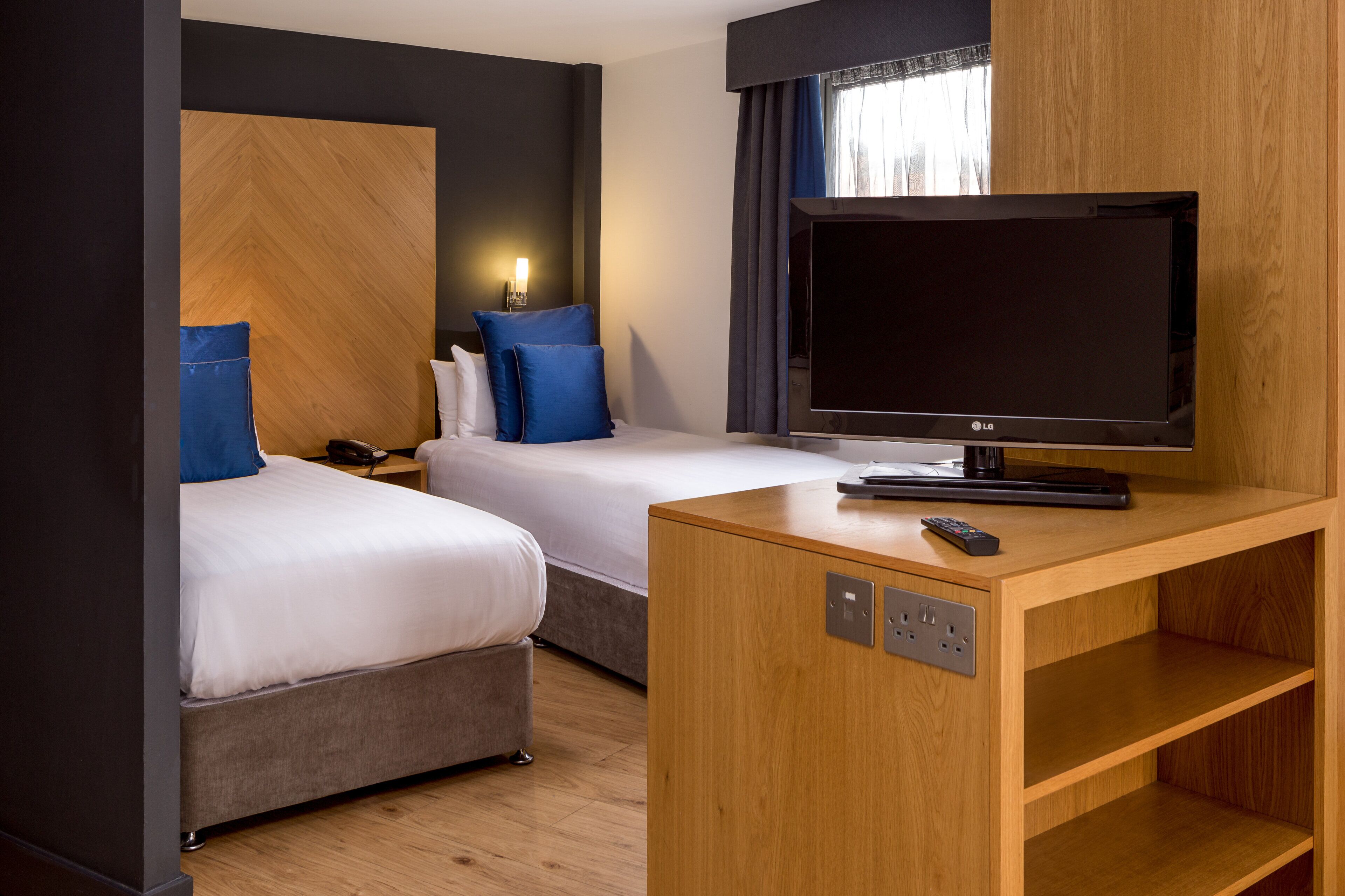 twin grande studio | hypo-allergenic bedding, in-room safe, desk, laptop workspace