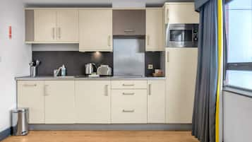 Smart Studio | Private kitchen | Full-sized fridge, microwave, stovetop, dishwasher