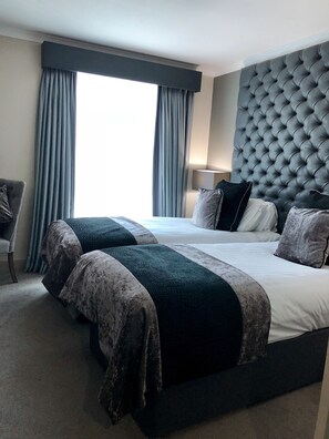 In-room safe, desk, blackout drapes, iron/ironing board - The Continental Hotel and Spa, Heathrow (Hounslow)