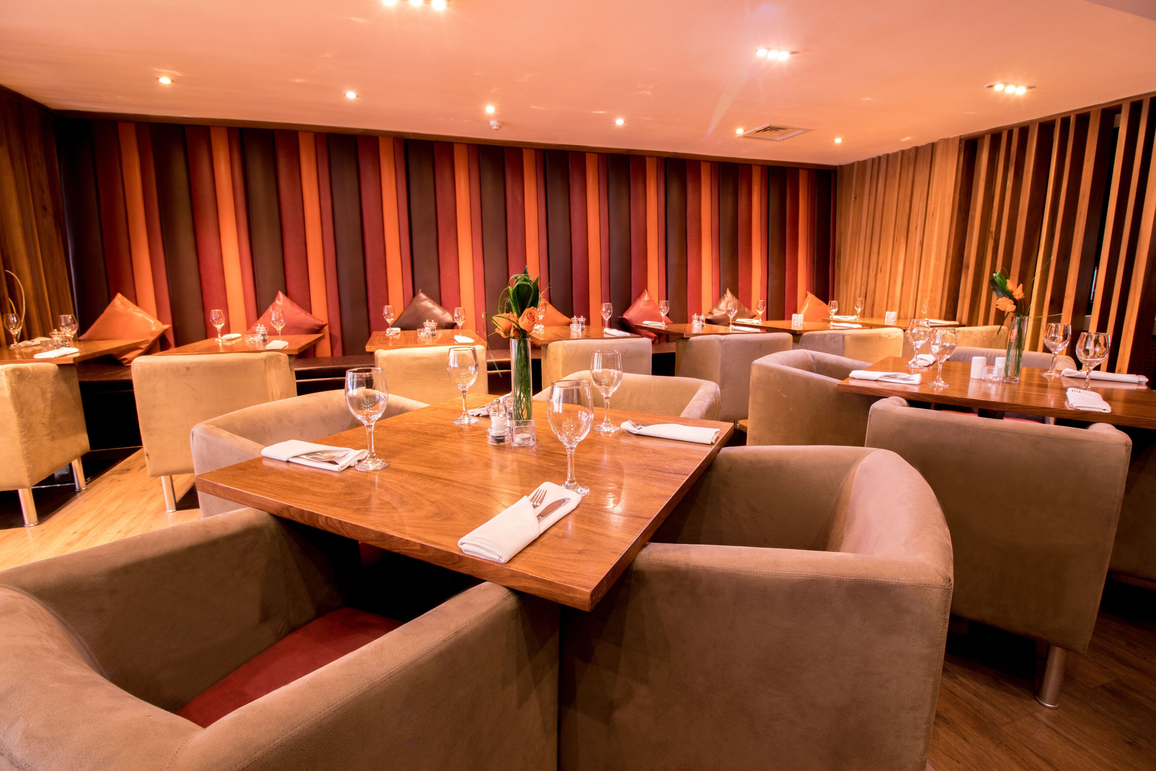 Se sirven desayunos, comidas, cenas y cocina británica 