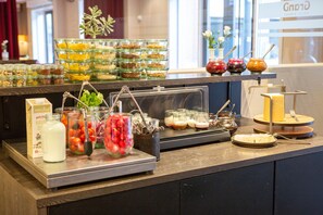 Free daily buffet breakfast - Grand Hotel Struer (Struer)